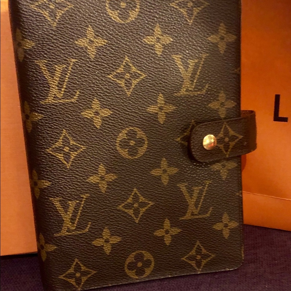 SOLD. LV Agenda Mm